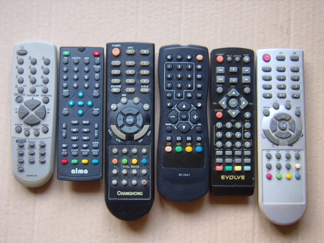 Prodám DÁLKOVÝ OVLADAČ - 2