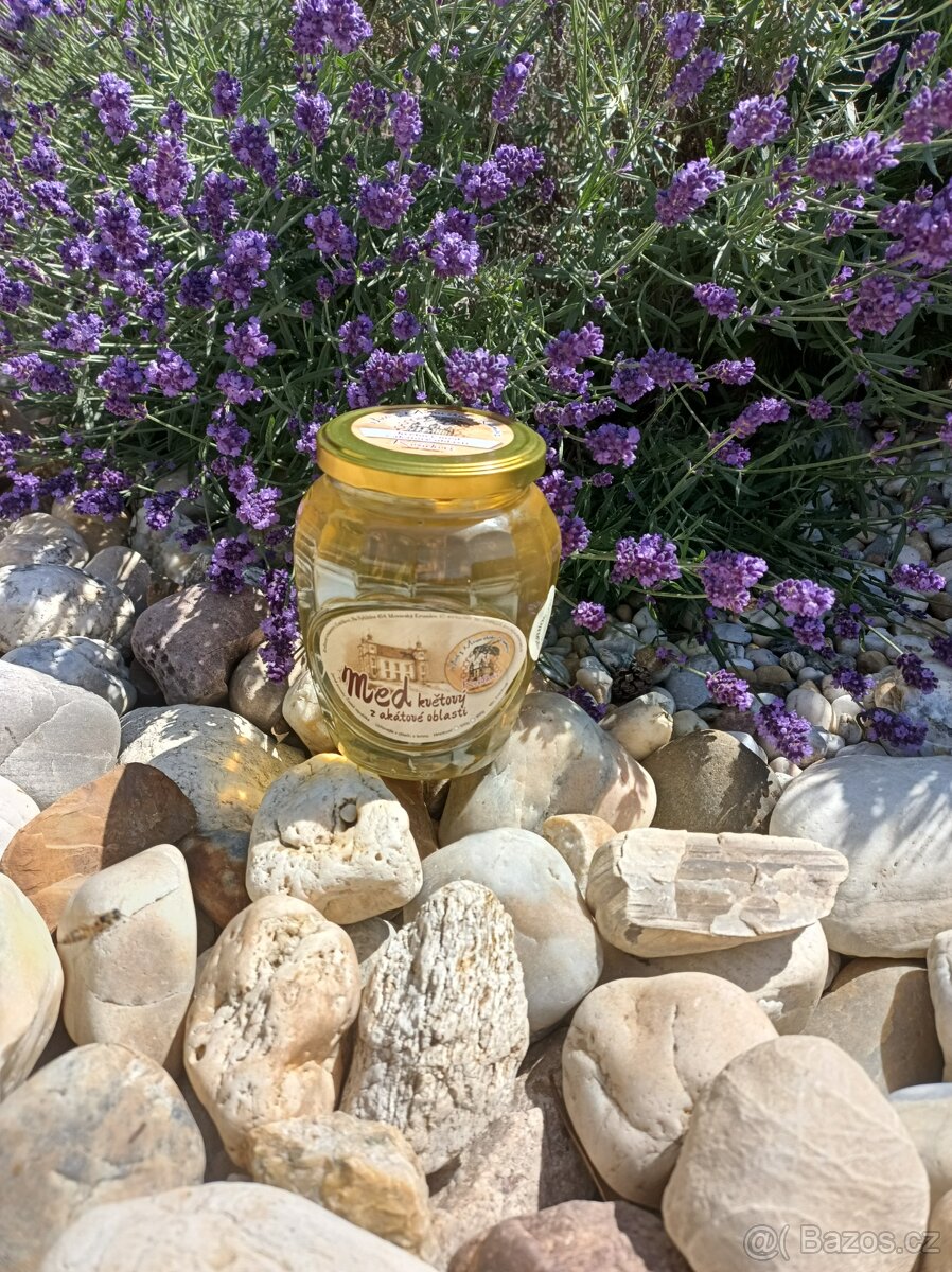 Akátový med, lípa/les a pastovaný. - 2