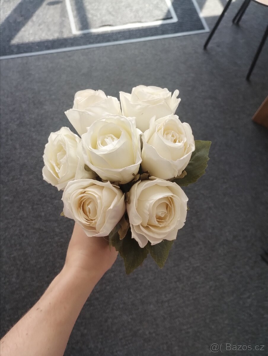 Bílá růže 🌹 na svatbu - 2