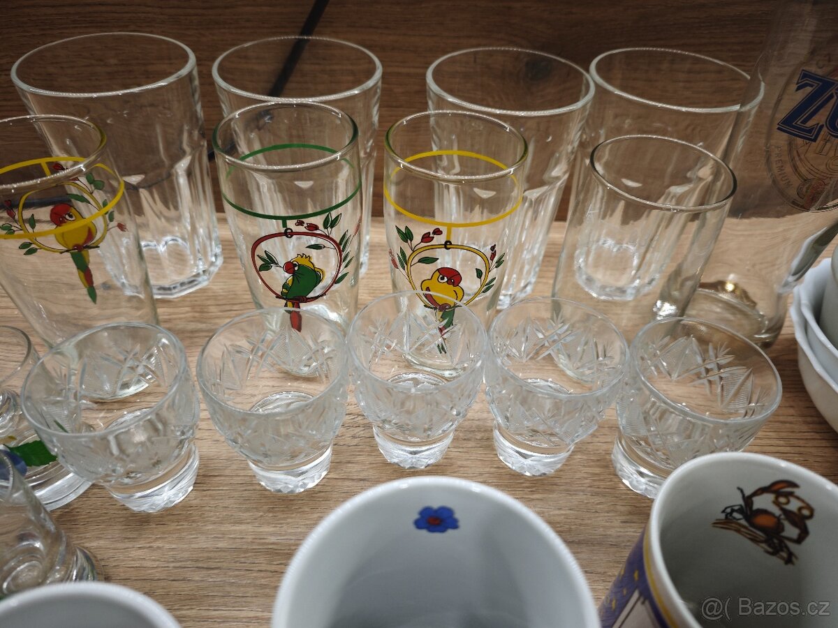 Směs sklenic, hrníčků, panákovky - 2