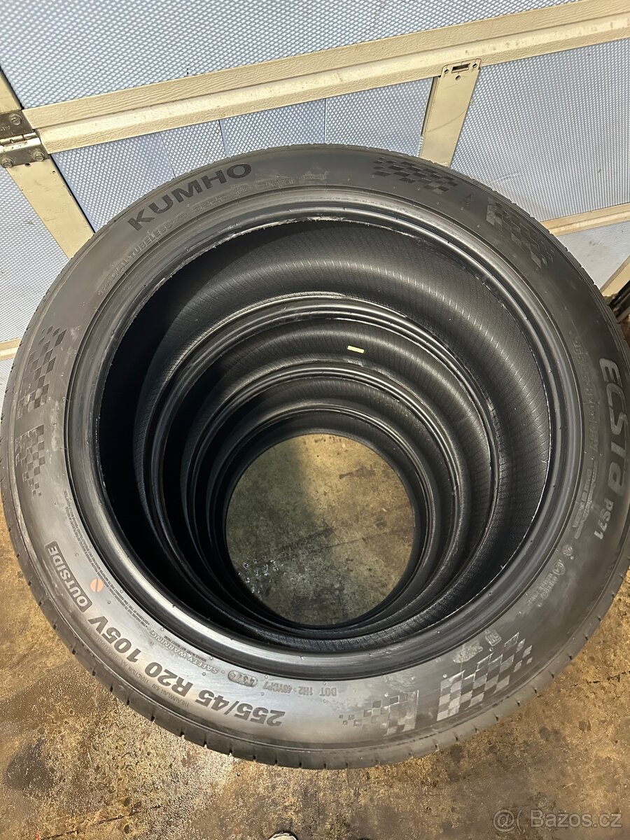 NOVÉ Letní pneu 255/45/20 KUMHO - 2