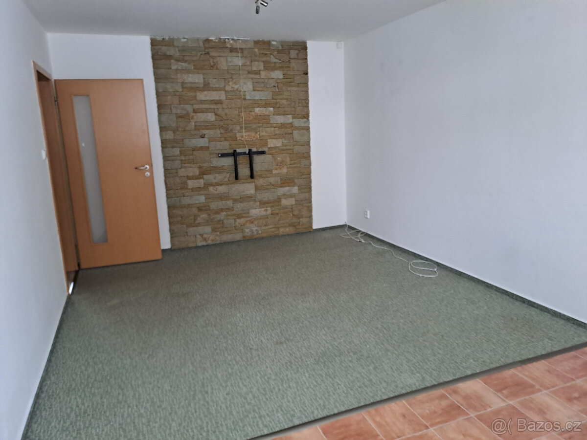 Pronájem bytu 3+1 Mostek - 2