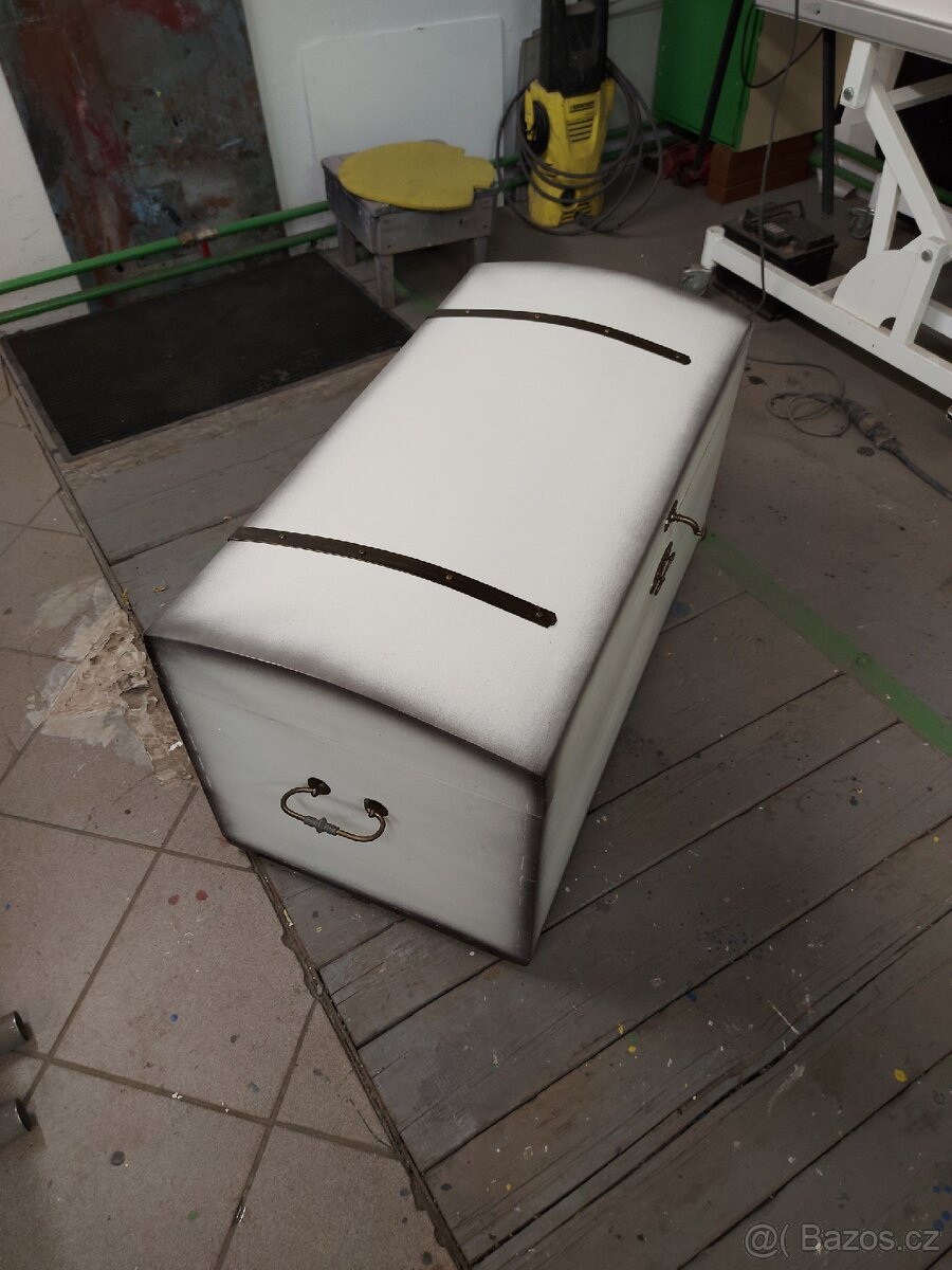 Prodám dřevěnou truhlu - 2
