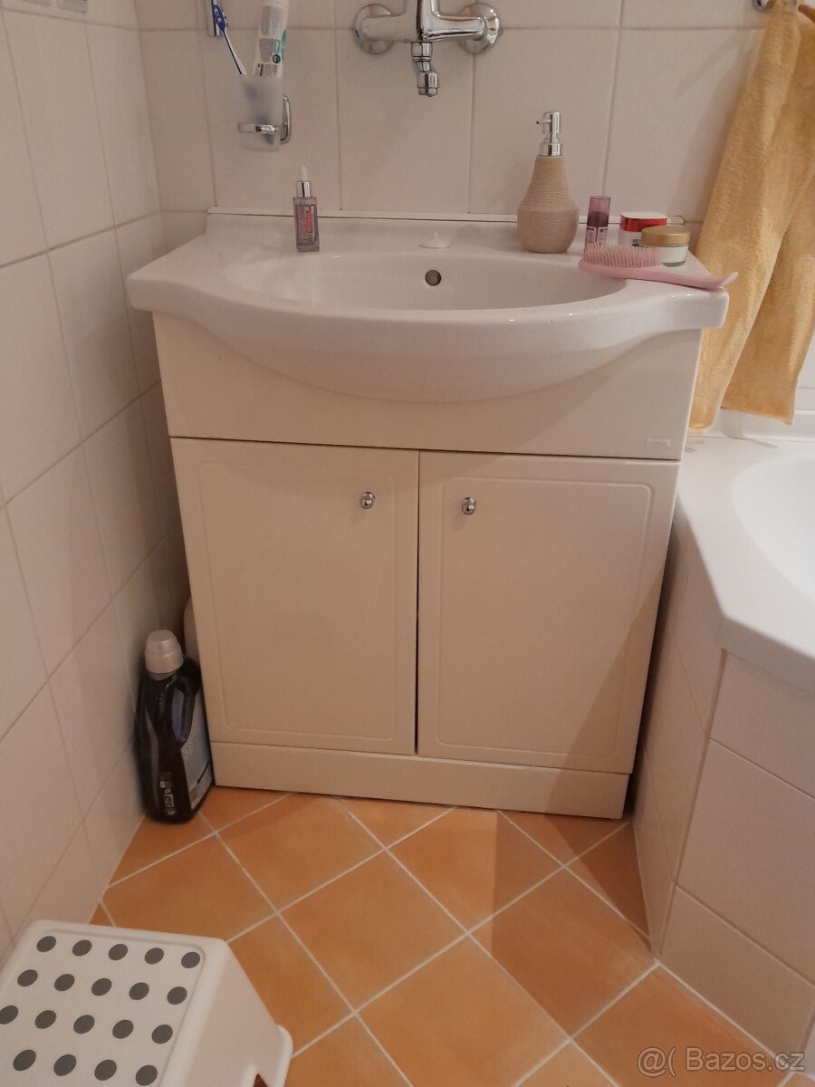 Koupelnový nábytek s umyvadlem - 2