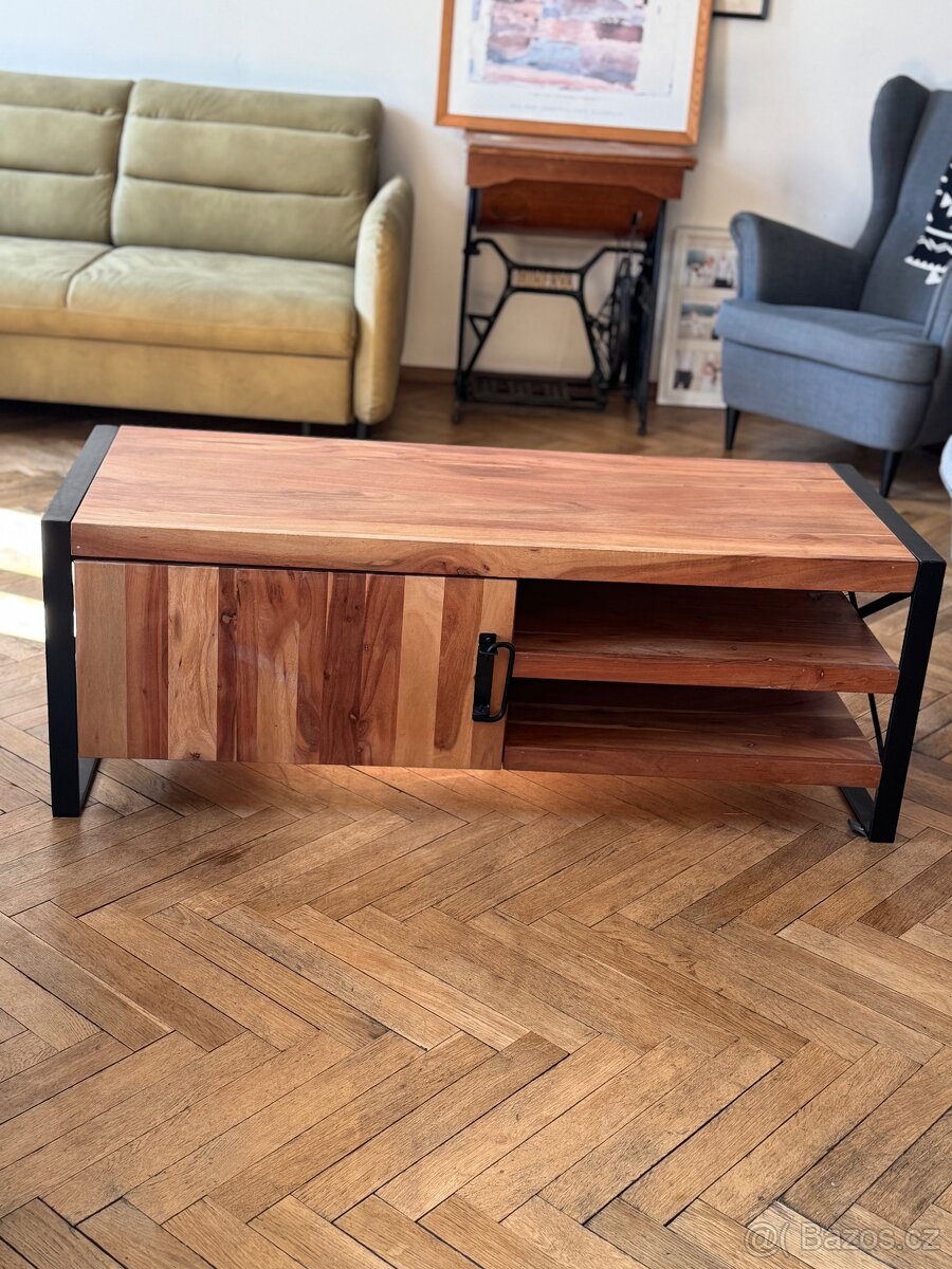 Stolek pod TV z masivu - 2