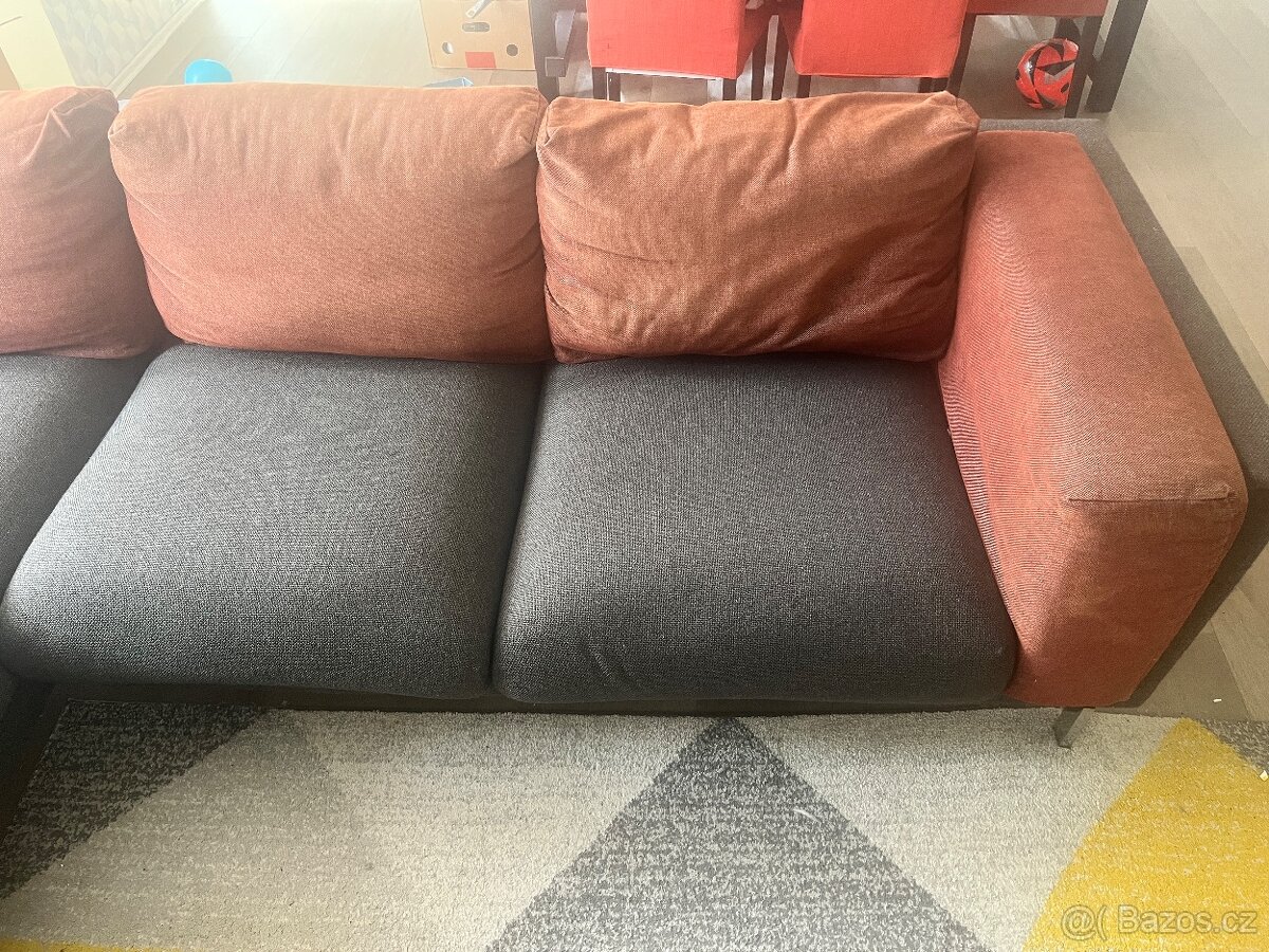 Rohová sedací souprava IKEA + potah navíc - 2