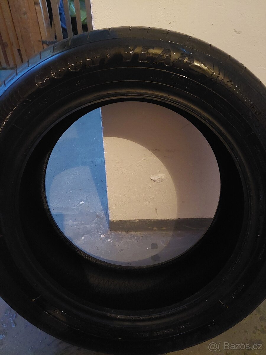 Pneu 215/55 R17 - 2
