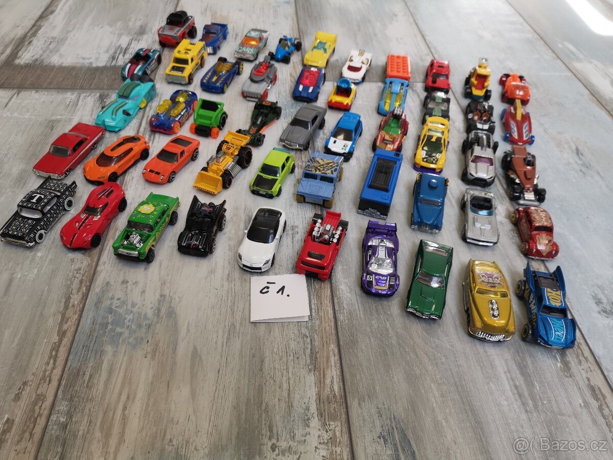 Autíčka HotWheels - 2