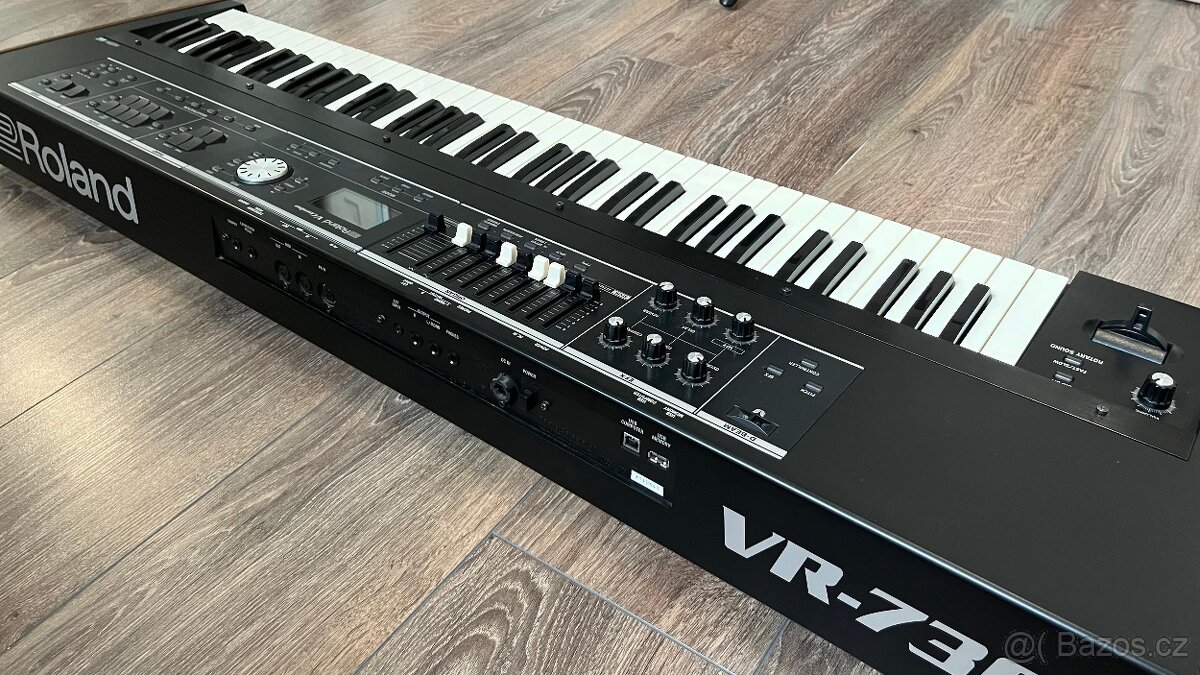 Predám Roland VR-730 + hard case - 2