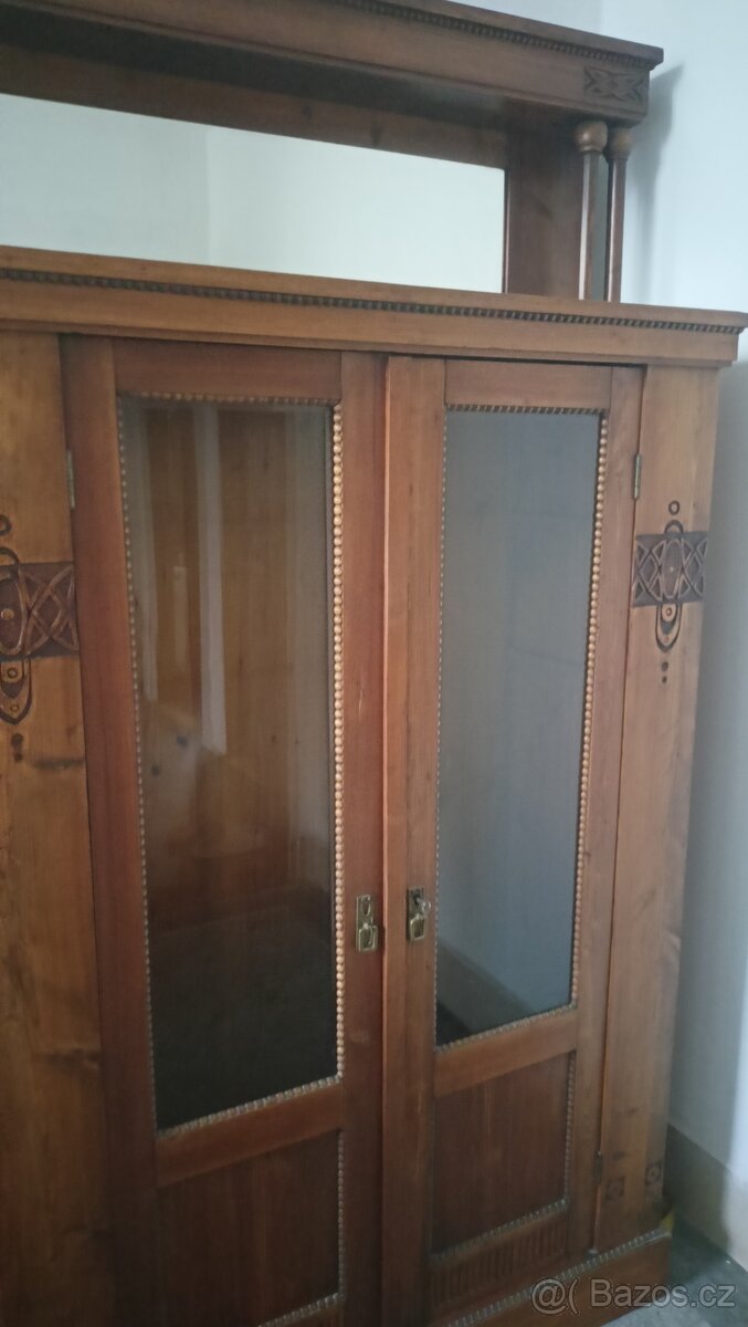 Starožitná skrin - 2