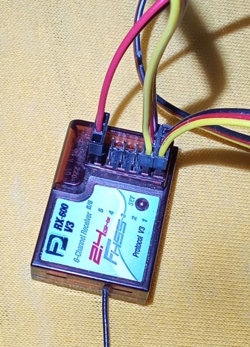 Prodám nový set vysílačky, přijímače a serv - 2