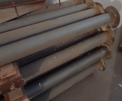 Pozinkované a natřené trubky dlouhé 380cm na plot vysoký 3 m - 2