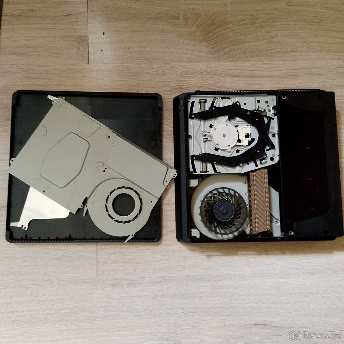 PlayStation 4 NEFUNKČNÍ - 2