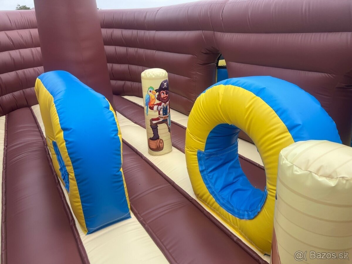 Skákaci hrad loď s bazénom - 2