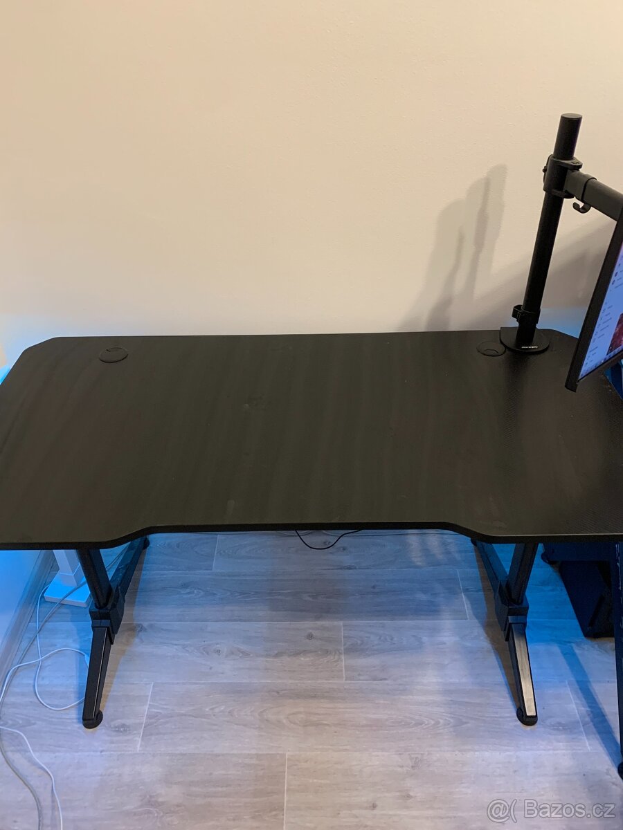 Prodám herní stůl Rapture TEMPLE 200 černý - 2