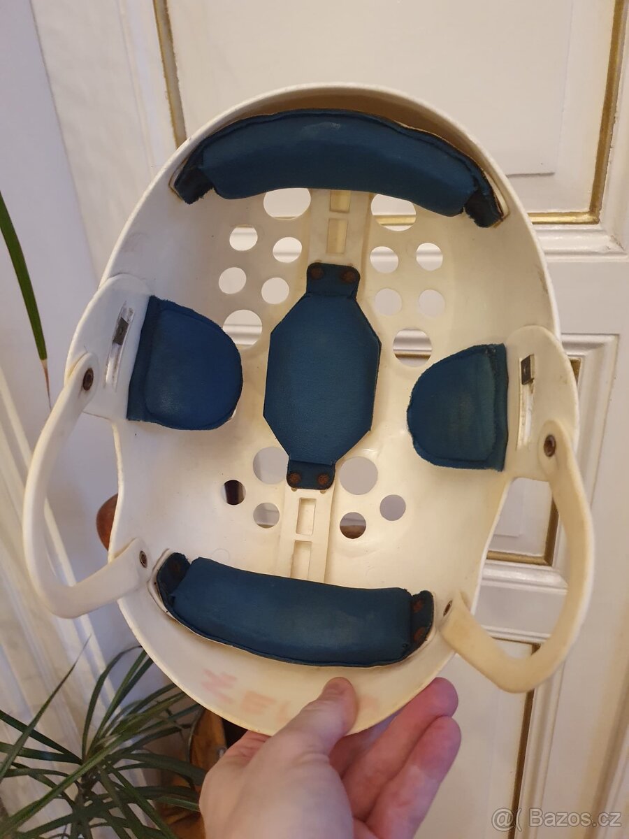 Retro hokejová helma OKULA - 2