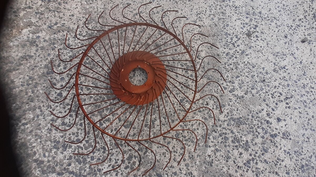 Paprskový obraceč a shrnovač, - 2