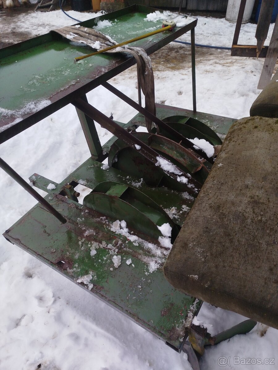 Sazečka na brambory - 2