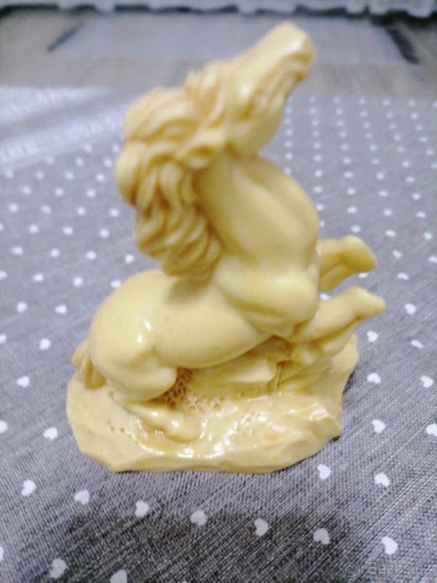 Soška koně ze slonoviny - 2