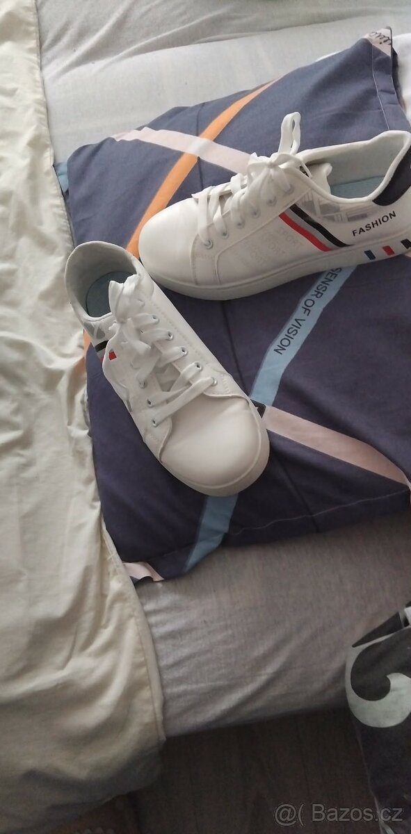 PRODAM NOVE BOTY - 2