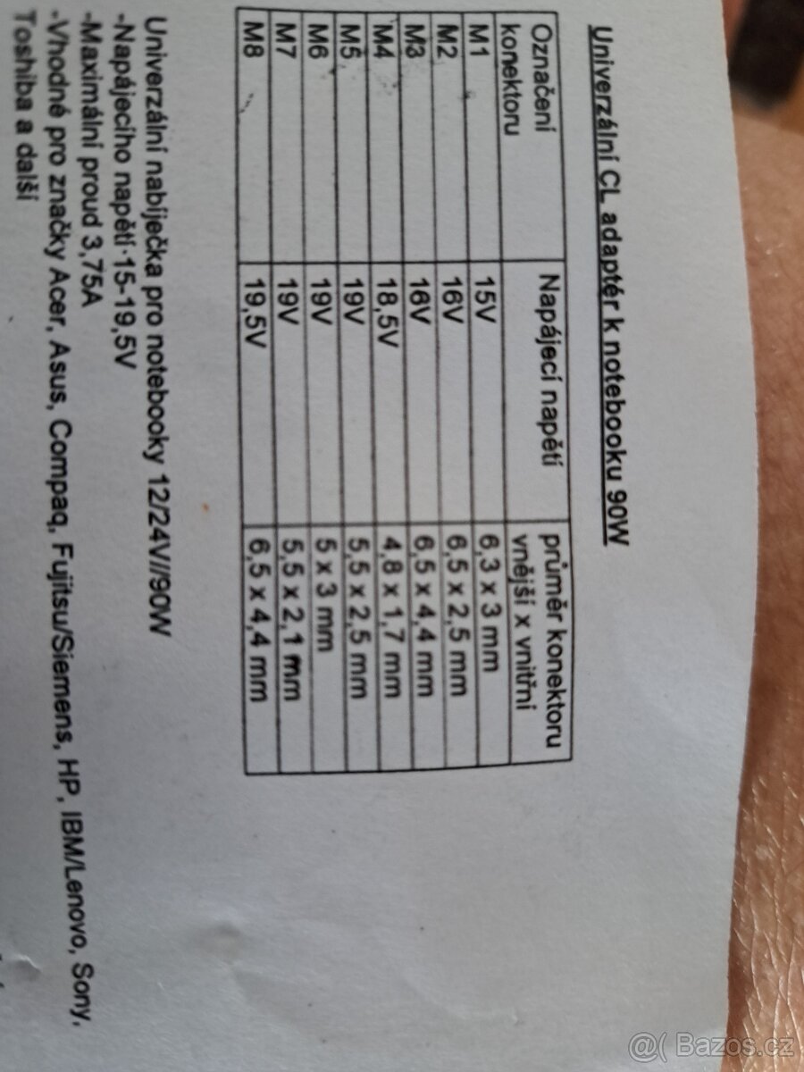 univerzální nabíječka do auta pro notebooky (101) - 2