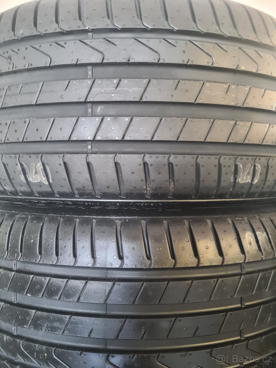 225/45/18 - 2