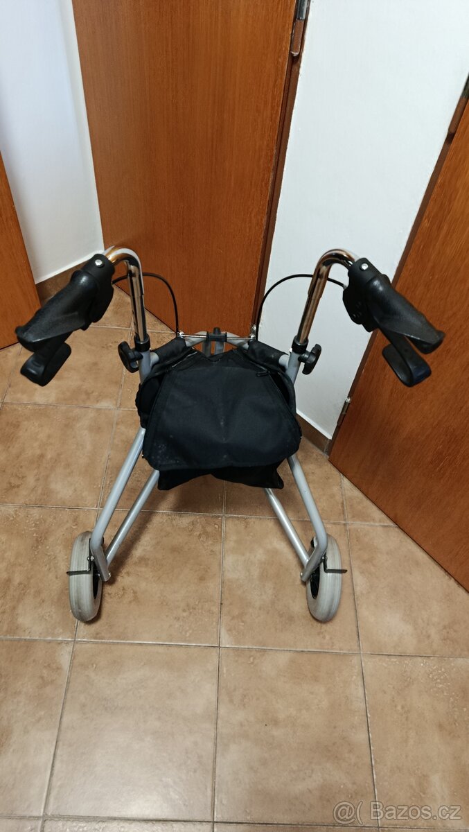 seniorské chodítko - 2