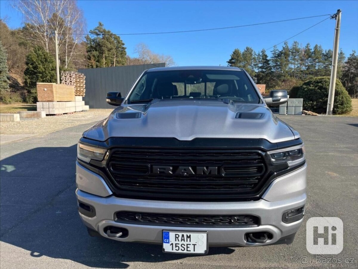 RAM 1500 5,7 V8 Limited Night Edition