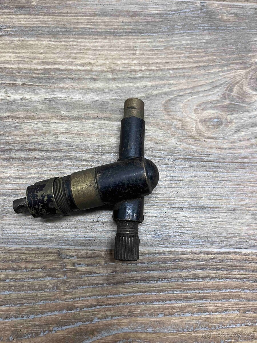 Morgan - šikmý převodník k tachometru na přední kolo. - 2