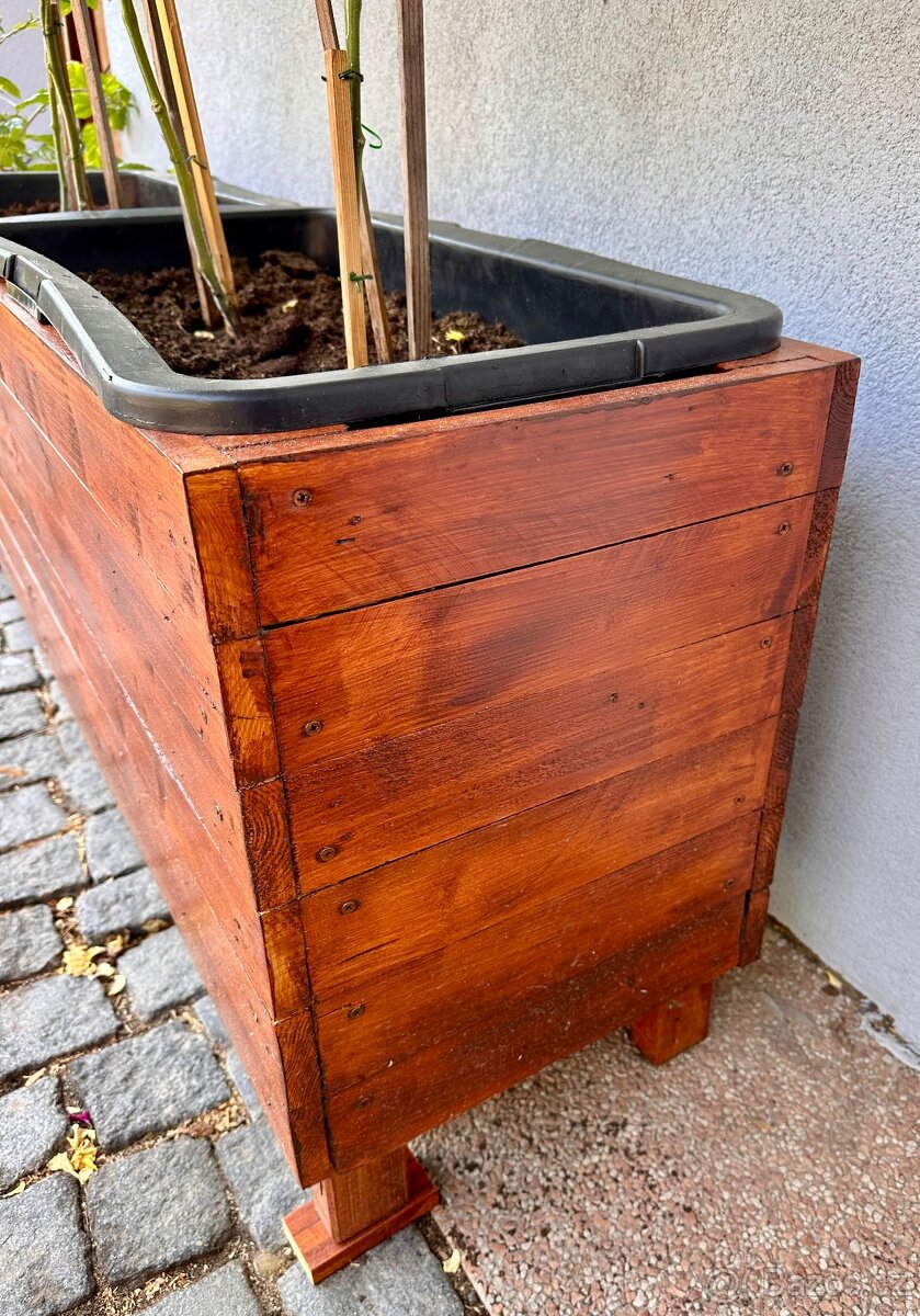 Dřevěný květináč - 2