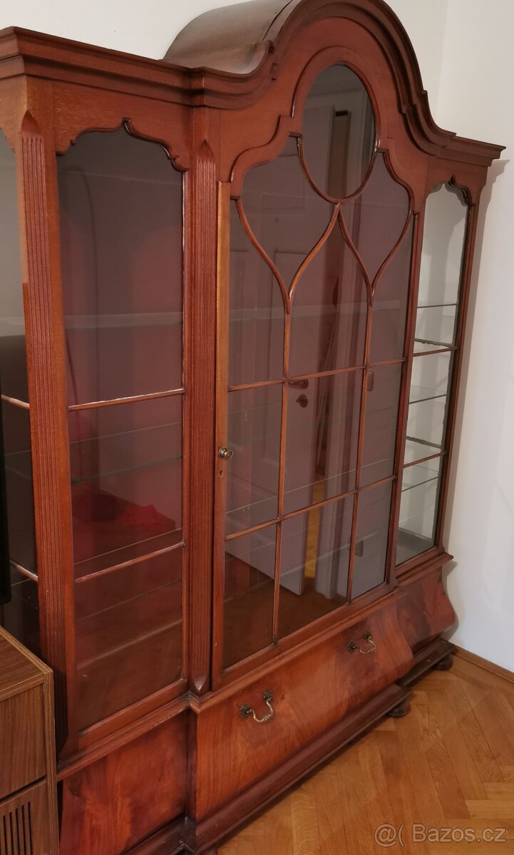 Prosklená starožitná secesní vitrína - 2
