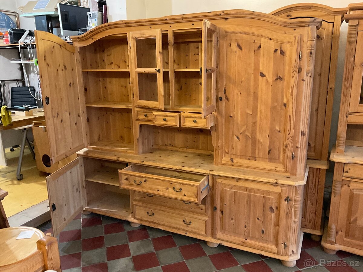 Velká vitrína borovice Masiv Chalupa Roubenka - 2