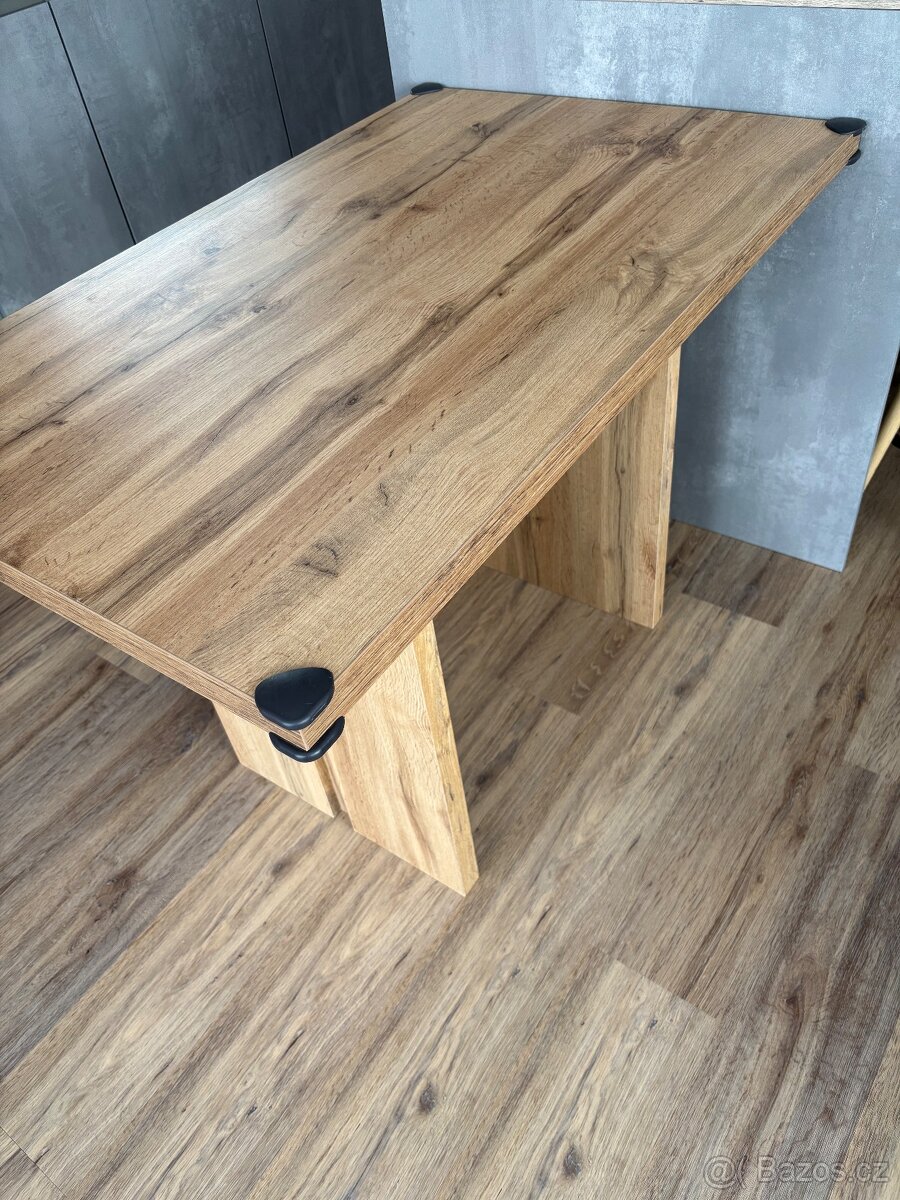 Jídelní stůl Sconto - 2