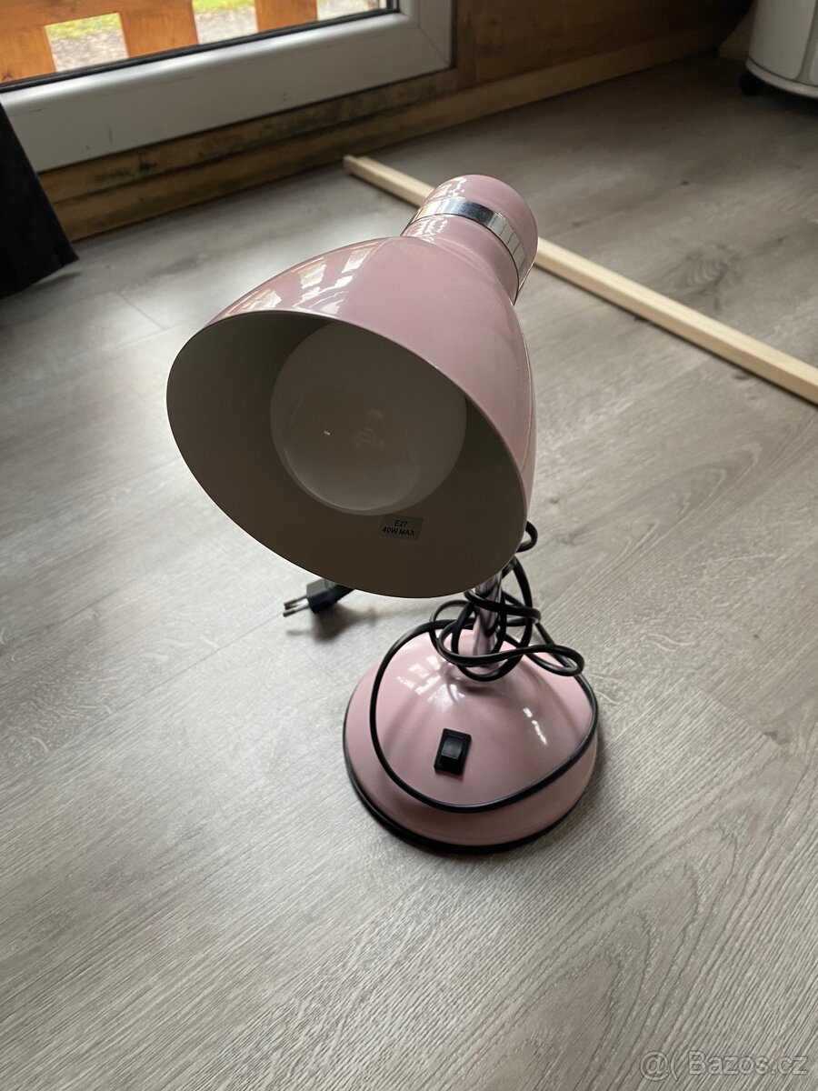 Kovová růžová stolní lampa - 2