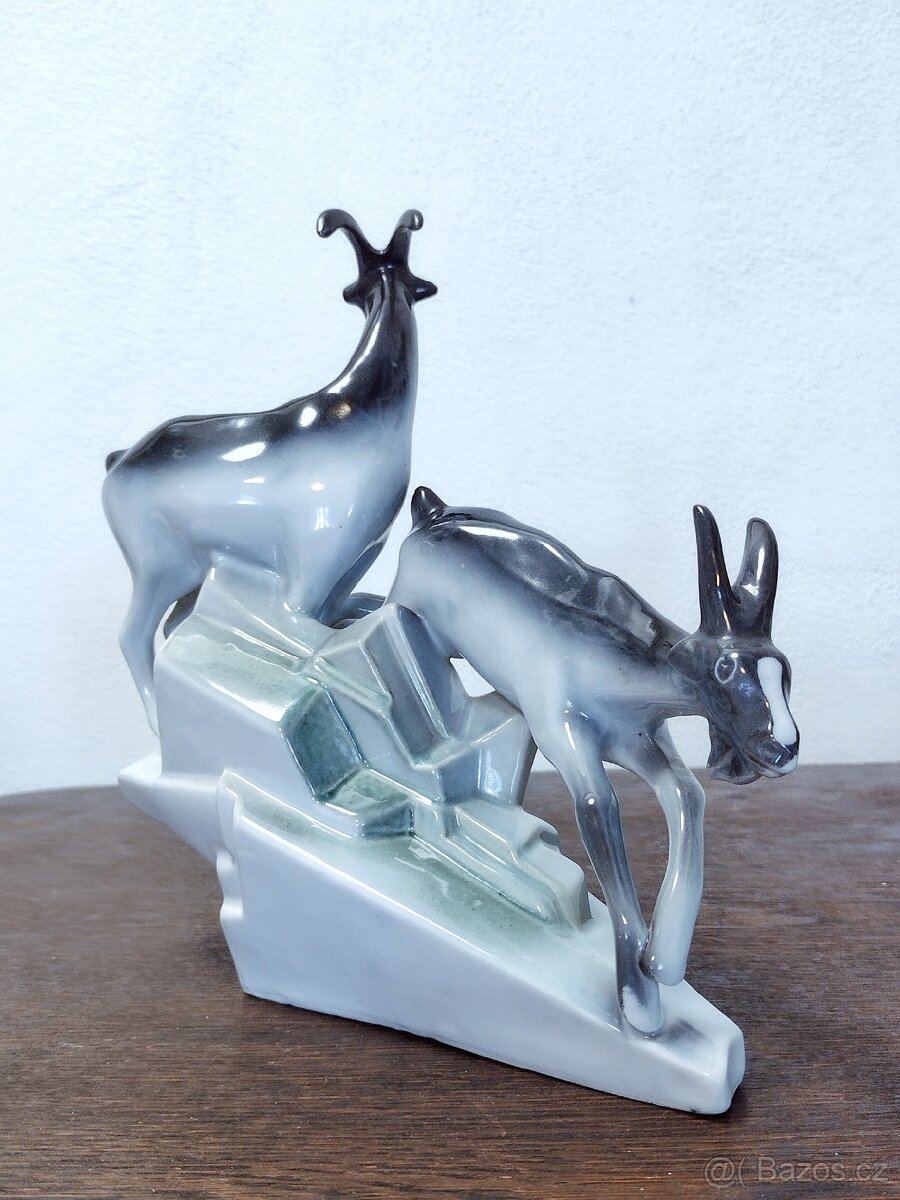 Stará soška kamzíci - 2