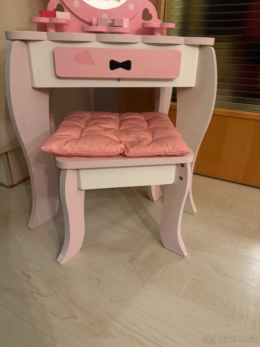 Toaletní stoleček - 2