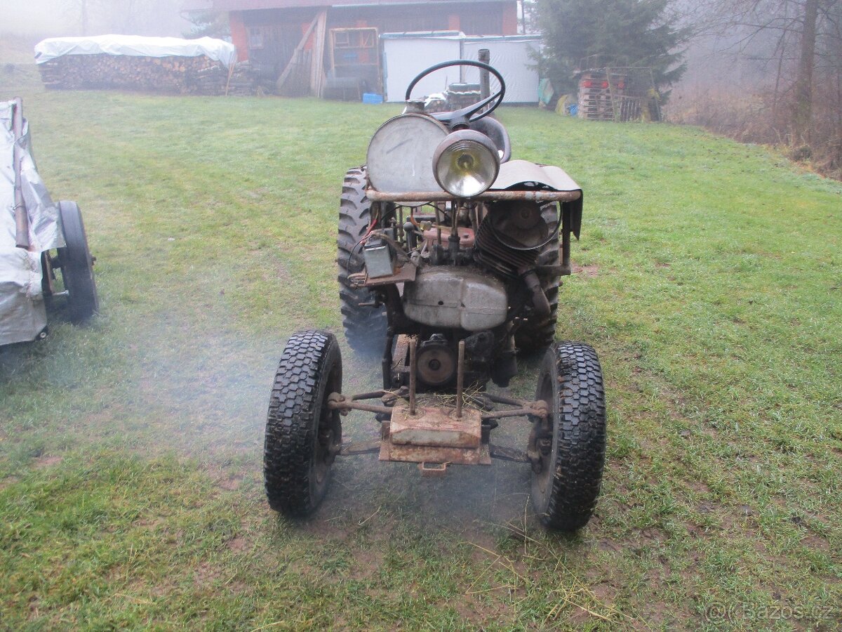 Traktor samoděl - 2