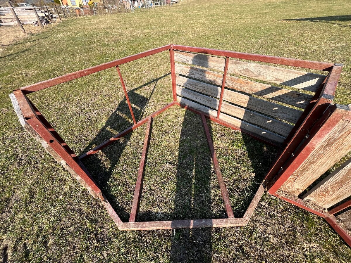 Rohové příkrmiště pro koně + síť - 2