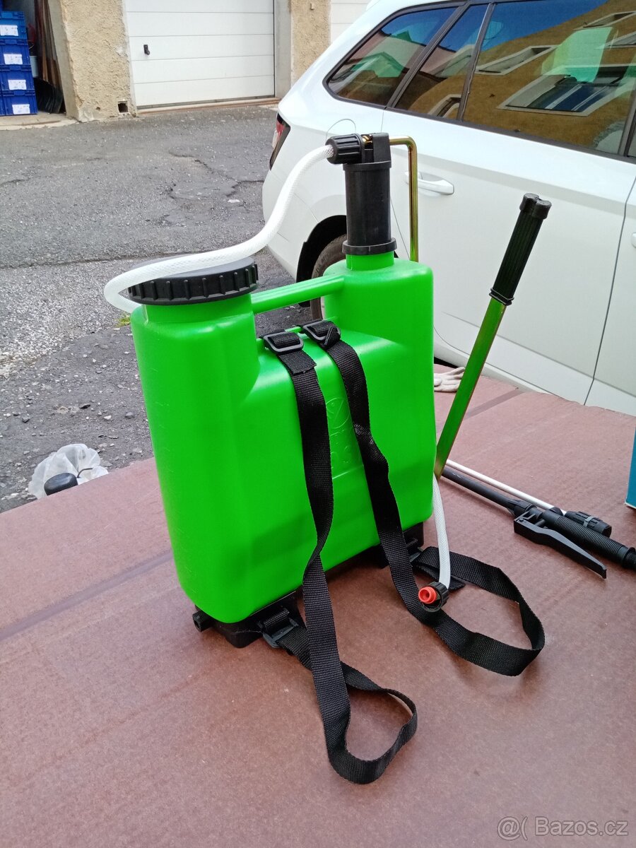 Prodám ruční postřikovač. - 2