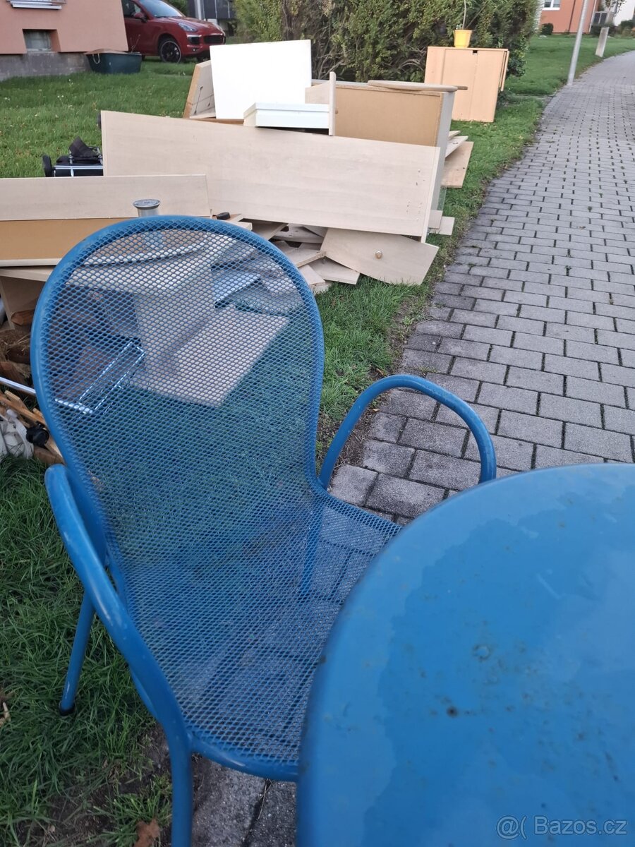 Kovovy nabytek - 2
