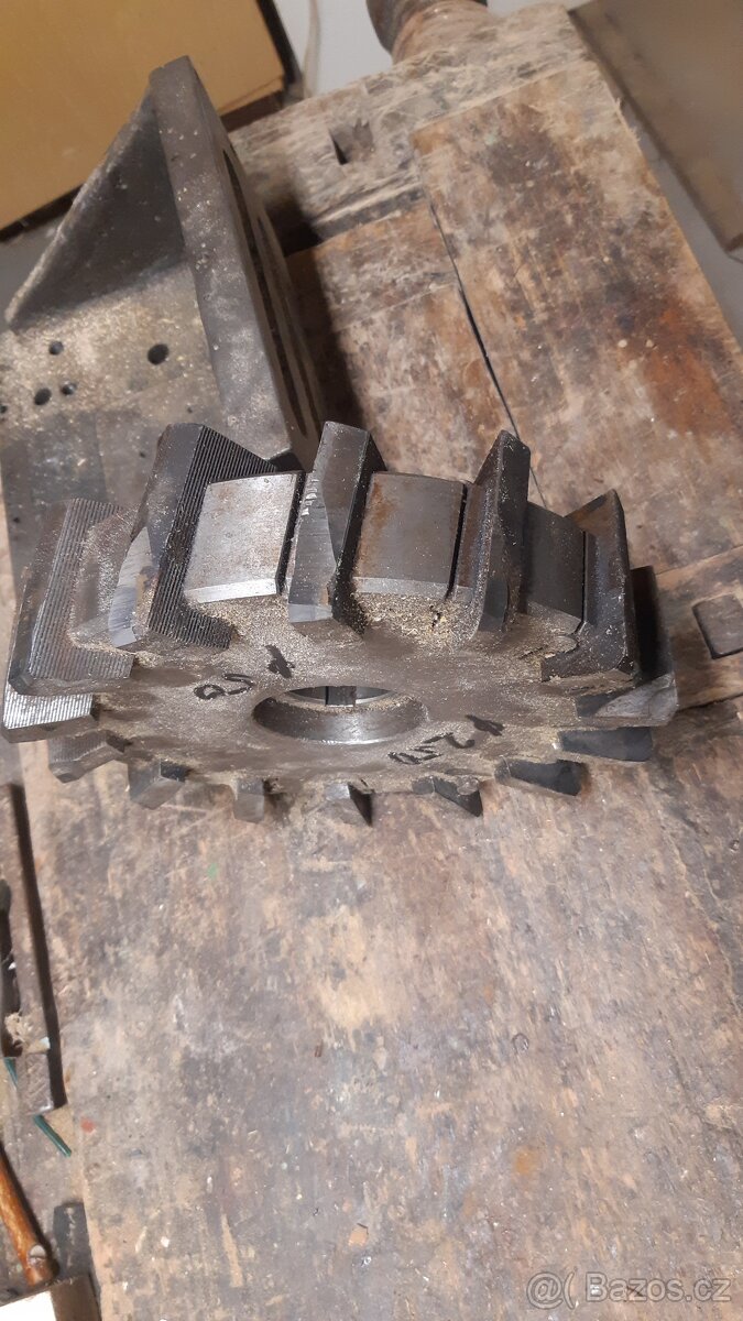 Prodám frézovací hlavu průměr 250 - 2