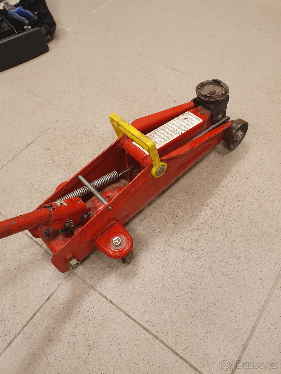 Zvedák hydraulický - 2