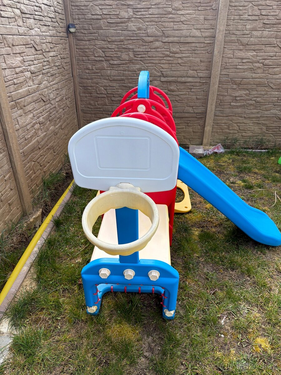 Dětská skluzavka a houpačka - 2