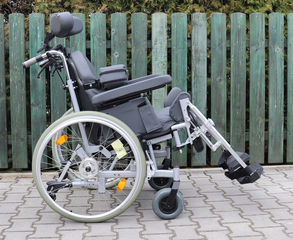 004-Polohovací mechanický invalidní vozík. - 2