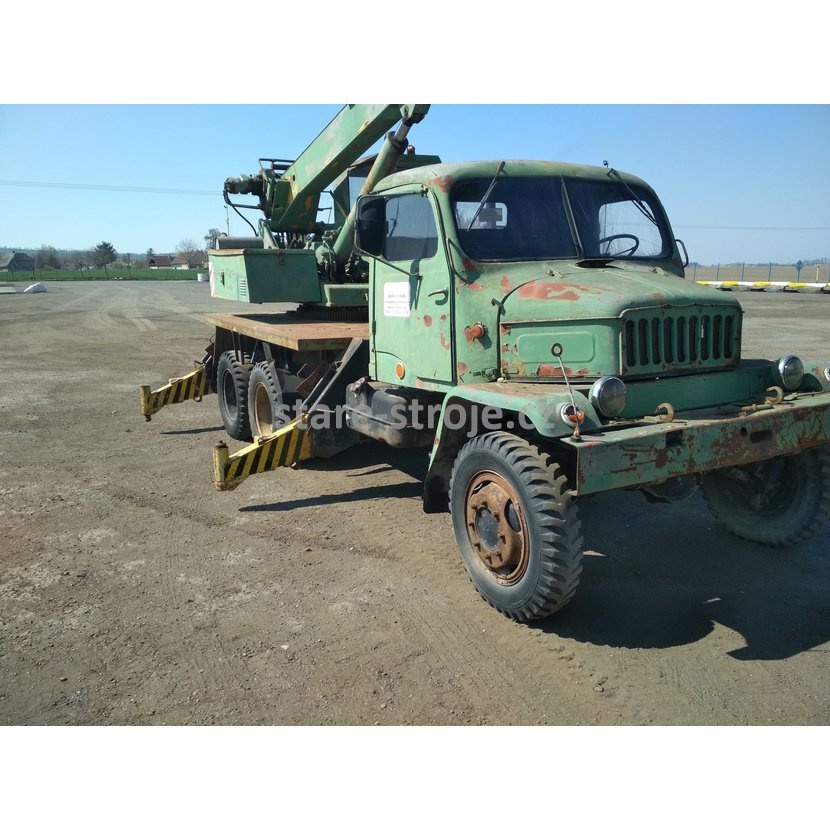 Autojeřáb Praga V3S AD80. - 2