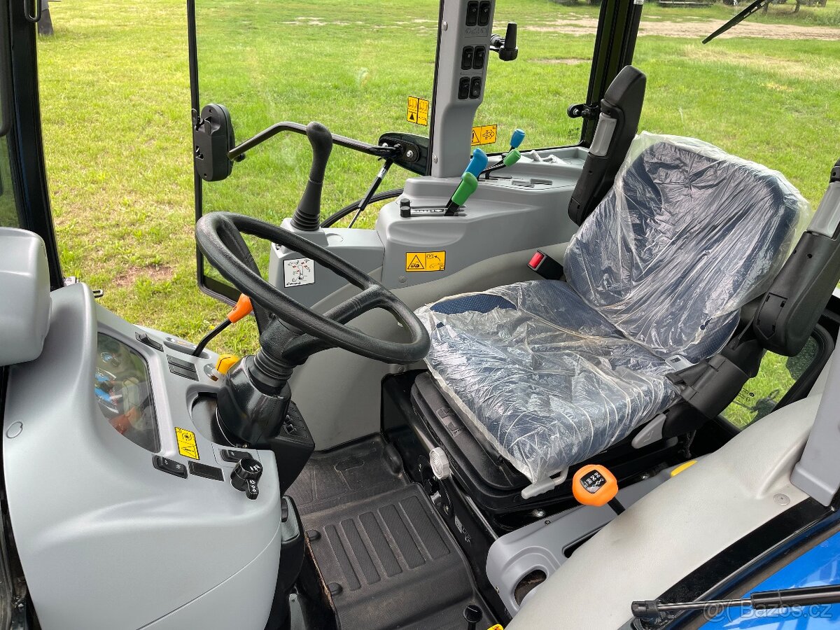 Boomer 40 New Holland - 2