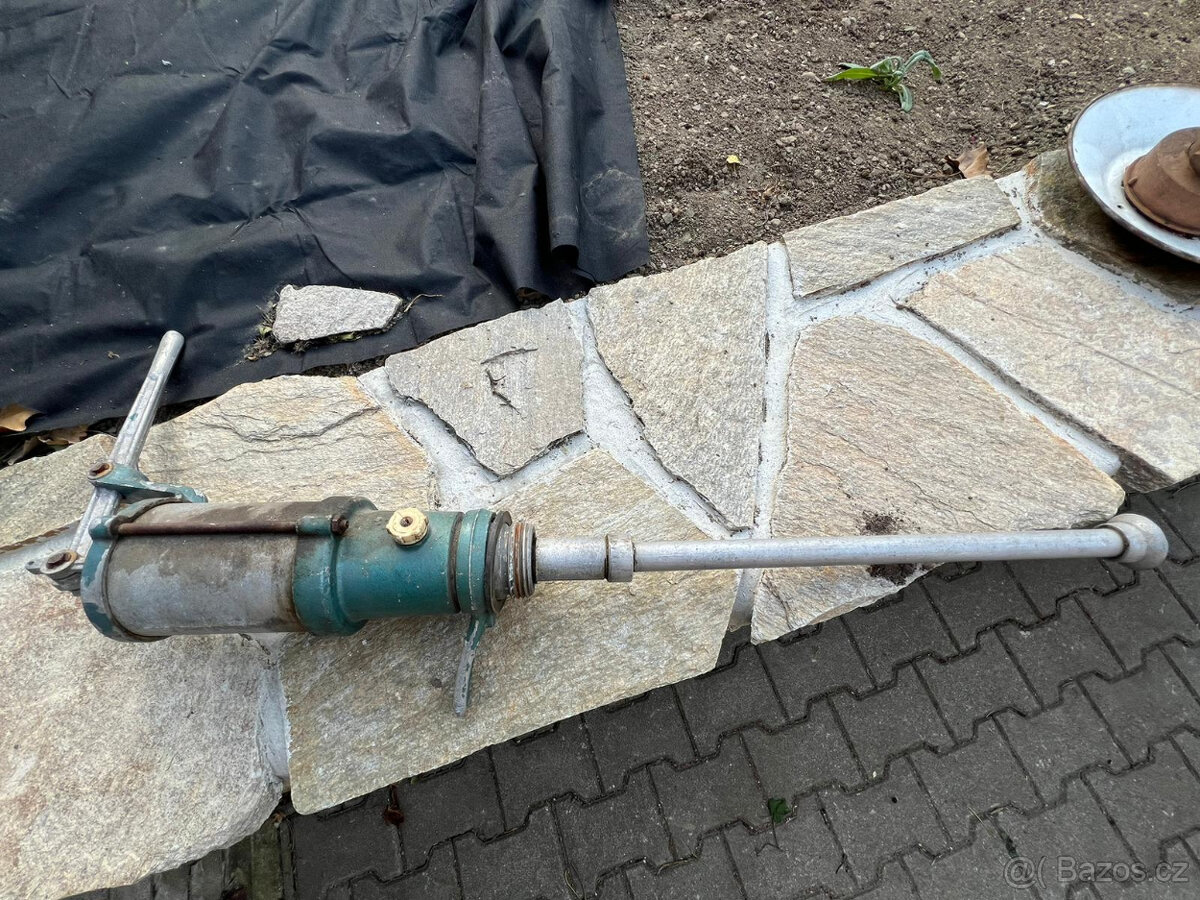Ruční pumpa na naftu - 2