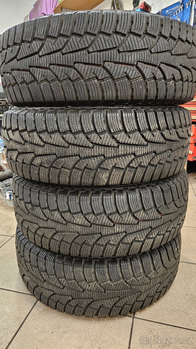 Zimní pneu 225/70R15C NOKIAN - 2