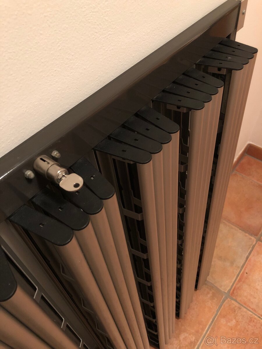 Prodám stojany, pořadače na CD - SLEVA 85% - 2