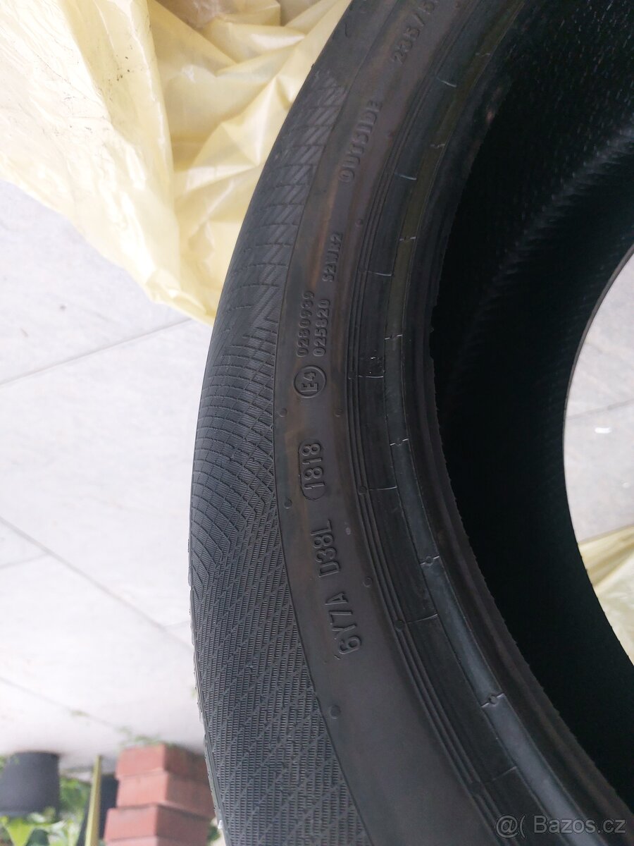 Tři zimních pneumatiky 235x55 r17 continental - 2